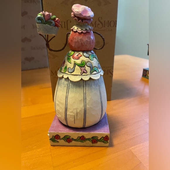 Jim Shore “Winter Blossoms”. - Picture 2 of 3